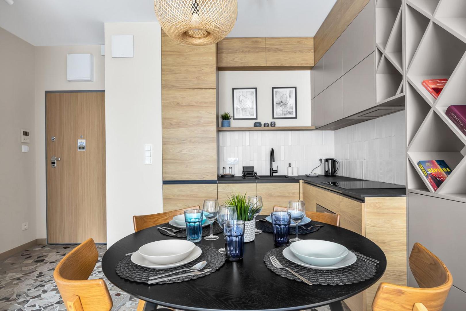 Airport - Parking & Balcony - By Rentujemy Apartment