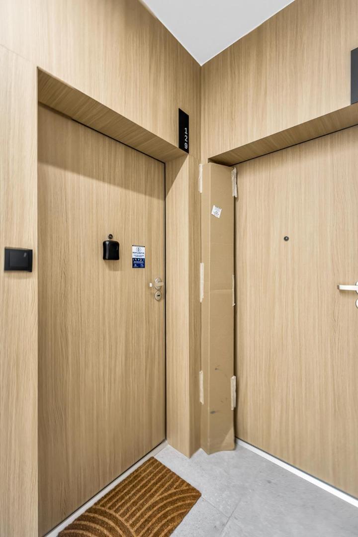 Apartament Airport - Parking & Balcony - By Rentujemy Warszawa