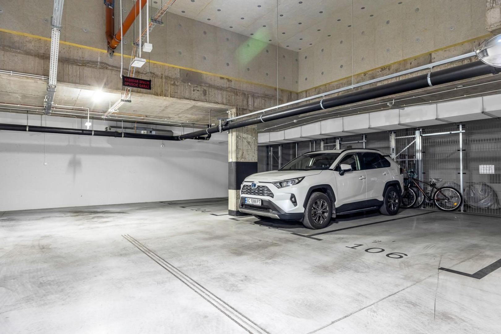 Airport - Parking & Balcony - By Rentujemy * Warszawa
