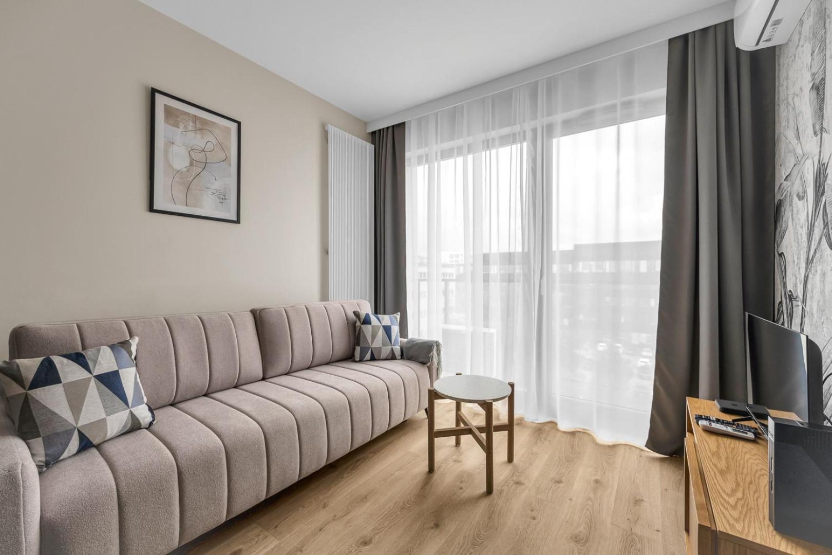 Airport - Parking & Balcony - By Rentujemy Warszawa